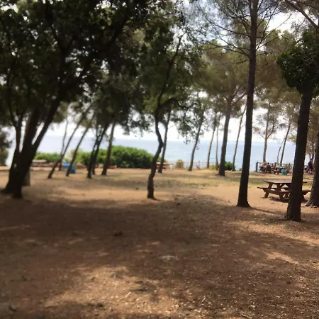 4 Personnes Face A La