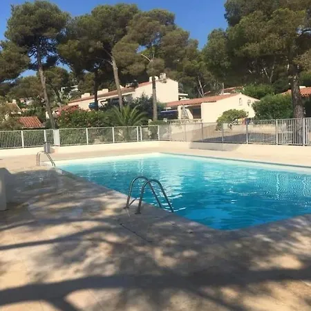 4 Personnes Face A La