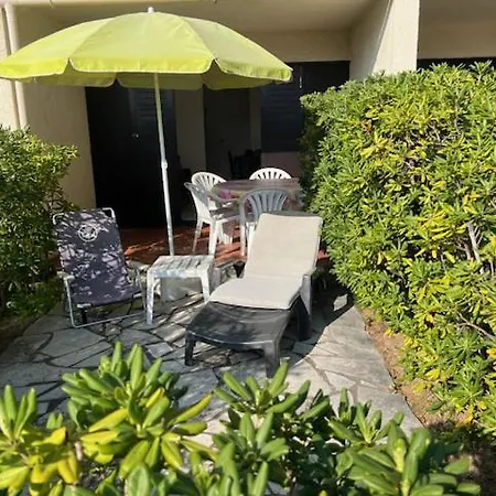 4 Personnes Face A La Lägenhet