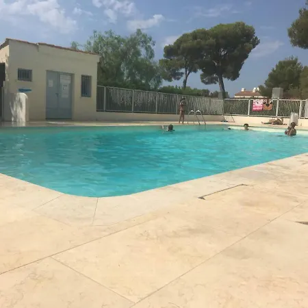 4 Personnes Face A La Roquebrune-sur Argens