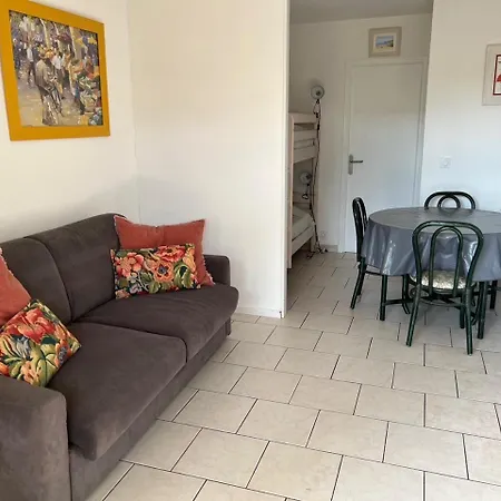 4 Personnes Face A La Lägenhet