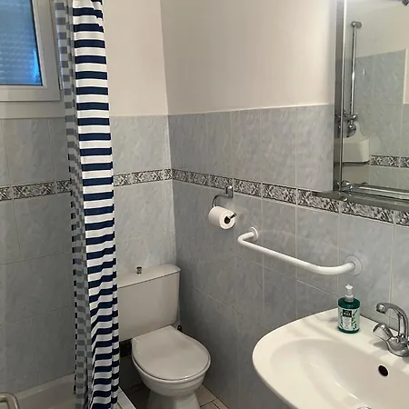 4 Personnes Face A La